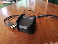 Unboxing Smartwatch Terbaru Fitbit di Jakarta