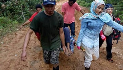Potret Viral Jatuh Bangun Tenaga Kesehatan di Pedalaman Papua