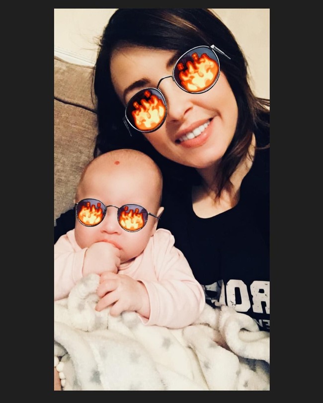 Wanita asal Inggris tersebut baru memiliki seorang cucu dari anaknya yang berusia 17 tahun pada awal tahun ini. Foto: Instagram Carrie Hilton