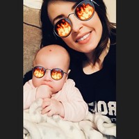 Wanita asal Inggris tersebut baru memiliki seorang cucu dari anaknya yang berusia 17 tahun pada awal tahun ini. Foto: Instagram Carrie Hilton