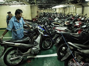 1.982 Pemotor Mudik Gratis Naik Kapal Laut