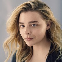 Salah satunya Chloe Graze Moretz, aktris 21 tahun yang populer lewat film Brain on Fire. Chloe mengaku sering tampil tanpa makeup dalam aktivitas kesehariannya, namun belum pernah berani melakukannya untuk sebuah iklan. Foto: Instagram