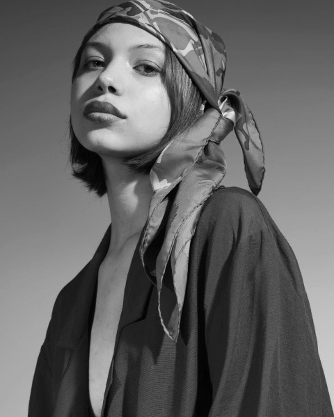 Maya harus berendam dengan air berisi cairan pembersih botol bayi dan garam laut sebelum mandi. Setelah memastikan airnya tak terlalu panas agar kulit tidak terkelupas, ia akan berendam selama paling tidak 20 menit. Lalu barulah ia membersihkan tubuh dengan sabun khusus. Foto: Instagram Maya Spencer-Berkeley