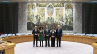 Menlu Retno berfoto bersama perwakilan empat negara lain yang terpilih sebagai DK PBB. (Dari kiri) Menlu Jerman Heiko Mass, Menteri untuk Hubungan Internasional Afsel Lindiwe Nonceba Sisulu, Menlu Republik Dominika Miguel Vargas Maldonado, dan Menlu Belgia Didier Reynders. (Foto: Dok. UN Photo/Manuel Elias)