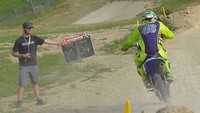 Motocross latihan yang bagus untuk pebalap MotoGP. Tapi, pebalap road racer lebih baik jika latihan sebanyak mungkin di aspal pada awal karier. Motocross cuma latihan tambahan, kata Rossi. Foto: Instagram/@valeyellow46