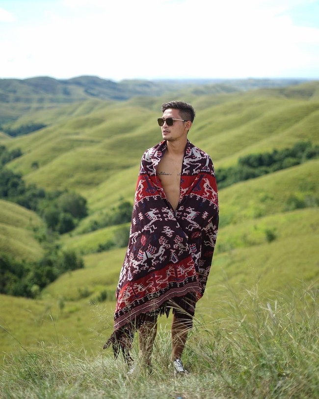 Namun sejak setahun belakangan nama Syamsir Alam di dunia sepakbola meredup. Dia kini lebih dikenal sebagai bintang acara My Trip My Adventure di Trans TV. Foto: Instagram Syamsir Alam