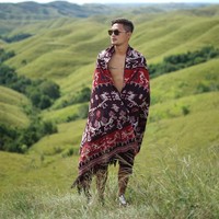 Namun sejak setahun belakangan nama Syamsir Alam di dunia sepakbola meredup. Dia kini lebih dikenal sebagai bintang acara My Trip My Adventure di Trans TV. Foto: Instagram Syamsir Alam