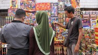 Selama ramadan biasanya mereka menggelar lapak mulai dari jam 6 pagi sampai 6 sore.