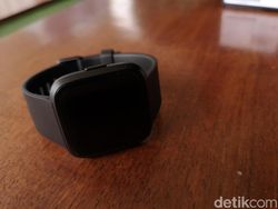 Unboxing Smartwatch Terbaru Fitbit di Jakarta