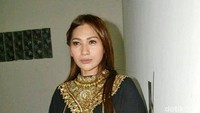 Ia tampil dengan kaftan hitam di acara tersebut. Pool/Ismail/detikFoto.