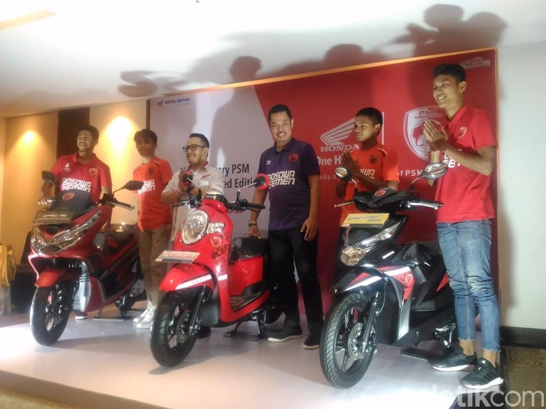 Honda Makassar Bikin Motor Berbaju PSM. Foto: Ibnu Munsir Honda Makassar Bikin Motor Berbaju PSM. Foto: Ibnu Munsir