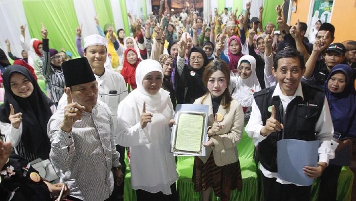 Pedagang Pasar Surabaya Kompak Dukung Khofifah-Emil