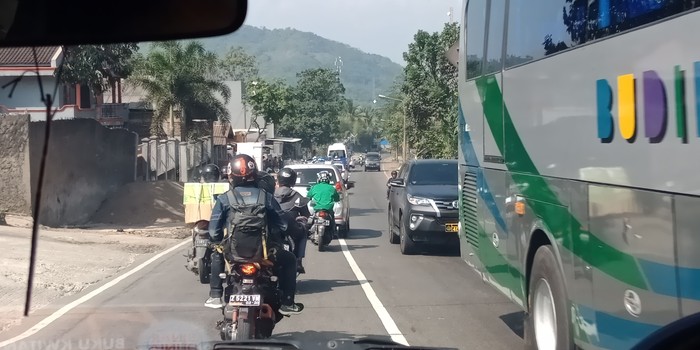 Didominasi Bus dan Motor, Jalur Mudik Nagreg-Tasik Ramai Lancar