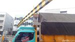 Foto: Belum Sehari, Palang Underpass Tanah Abang Patah