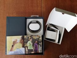 Unboxing Smartwatch Terbaru Fitbit di Jakarta