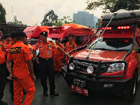 Kepala Basarnas, Marsekal Madya TNI Muhammad Syaugi melakukan pengecekan ulang kesiapan sarana penunjang. Foto: detikcom.