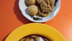 Mantap! Berbuka dengan Seporsi Pempek Gurih Berendam Cuko