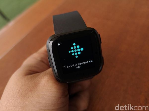 Unboxing Smartwatch Terbaru Fitbit di Jakarta