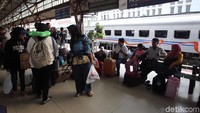 Ini keramaian pemudik di Stasiun Pasar Senen (Foto: Lamhot Aritonang/detikcom)