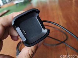 Unboxing Smartwatch Terbaru Fitbit di Jakarta