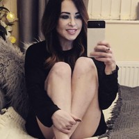 Untuk mempertahankan status sebagai nenek cantik Carrie sendiri pun telah melakukan berbagai perawatan, mulai dari Botox hingga implan payudara. Foto: Instagram Carrie Hilton