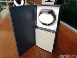 Unboxing Smartwatch Terbaru Fitbit di Jakarta