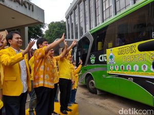 Lepas Pemudik, Airlangga Titip Pesan Pilih Calon Golkar di Pilkada