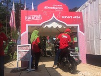 Posko Lesehan Enduro Cirebon Jadi Tempat Pilihan Pemudik Melepas Lelah