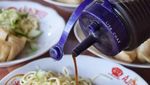 Mantap! Berbuka dengan Seporsi Pempek Gurih Berendam Cuko