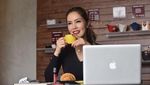 Cantiknya Cathy Sharon, Saat Brunch di Melbourne dan Makan Lobster di Jepang