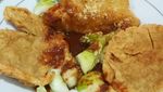 Mantap! Berbuka dengan Seporsi Pempek Gurih Berendam Cuko
