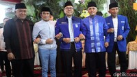 Ketua Umum DPP PAN Zulkifli Hasan bersama pengurus lainnya menggelar buka puasa bersama dengan sejumlah pengurus DPD se-Indonesia di rumah Dinas MPR, Jalan Widya Candra, Jakarta Selatan, Sabtu (9/6/2018).
