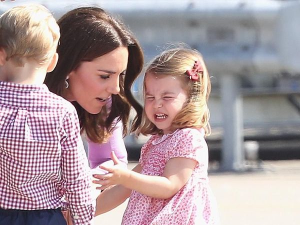 Bahasa Tubuh William dan Kate Middleton Saat Tenangkan sang Anak