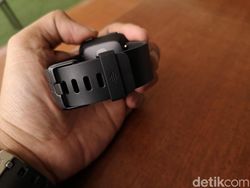 Unboxing Smartwatch Terbaru Fitbit di Jakarta