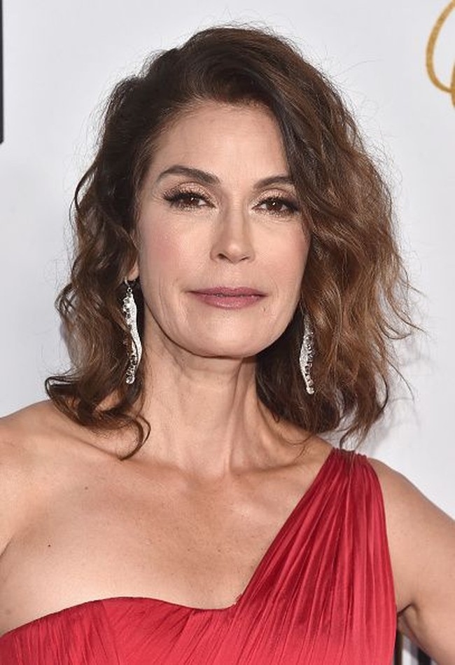 Sebelum mendunia melalui serial Desperate Housewives, Teri Hatcher adalah seorang ibu rumah tangga. Pada 1980-an ia memiliki karier akting yang sukses, tetapi setelah melahirkan putrinya, peraih Golden Globes tahun 2006 ini memutuskan untuk mendedikasikan waktunya menjadi seorang ibu. Foto: Getty Images