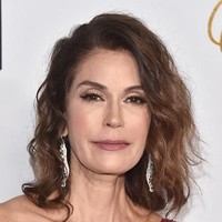 Sebelum mendunia melalui serial Desperate Housewives, Teri Hatcher adalah seorang ibu rumah tangga. Pada 1980-an ia memiliki karier akting yang sukses, tetapi setelah melahirkan putrinya, peraih Golden Globes tahun 2006 ini memutuskan untuk mendedikasikan waktunya menjadi seorang ibu. Foto: Getty Images