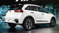 Kerennya pengisian baterai Kia Niro EV, cukup hanya 54 menit untuk mengisi baterai hingga 80 persen.  Foto: Pool (Autocar)