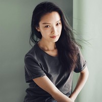 Masih dari China, aktris Ni Ni termasuk dalam enam selebriti dunia yang ikut tantangan ini. Ia mengatakan sempat khawatir tampil polos tanpa makeup namun kepercayaan diri itu akhirnya muncul. Foto: Instagram