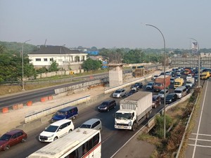 Saat Macet, Buka Jendela atau Nyalakan AC? Ini Saran Menteri Kesehatan
