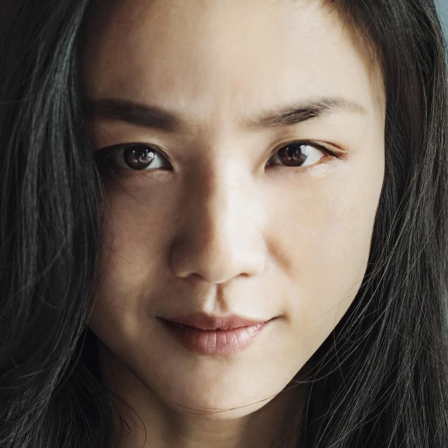 Tang Wei, aktris 38 tahun yang juga berdarah Tiongkok pun berani ikut tantangan tanpa makeup ini. Memperlihatkan kulit polosku ke hadapan publik benar-benar sebuah tantangan, kata Tang Wei. Foto: Instagram