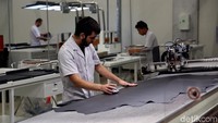 Selain pabrik, bangunan ini juga dilengkapi dengan ruangan untuk bagian administrasi, auditorium, system area dan Prada Group data processing centre. Foto: Stefano Rellandini/Reuters