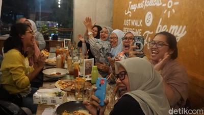 Kemeriahan Pengunjung Warung Pasta di Hari Terakhir DiTraktir Detikcom