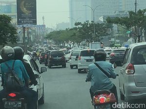 Sudah Musim Mudik, Lalin di Depok Masih Macet Siang Ini