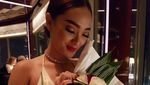 Penampilan Zaskia Gotik dan Tas Mewahnya