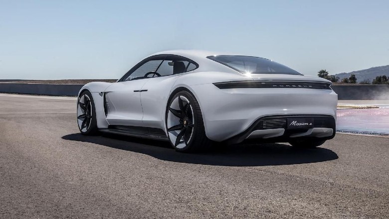 Porsche Taycan Porsche Taycan, mobil listrik terbaru Porsche, tadinya dinamakan Mission E