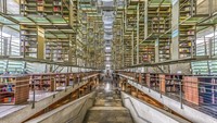 Jose Vasconcelos Library merupakan perpustakaan kota di Meksiko City, Meksiko. Perpustakaan unik yang mengusung tema industrial ini dibangun pada tahun 2007 dan dikenal juga dengan nama Megabiblioteca karena mampu menampung jutaan buku di perpustakaan tersebut. Istimewa/Boredpanda.