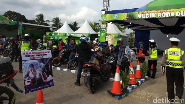 Di Kebumen, Pemudik Bisa Nikmati Pijat Gratis Hingga Karaoke