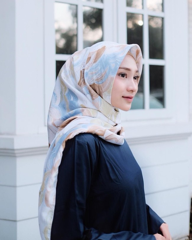 Selain aktif di Instagram, Rifka pun mulai aktif mengunggah video di Youtube. Meskipun videonya masih sedikit, kini Rifka sudah memiliki 2,3 ribu subscribers. Foto: Instagram Rifka Ayu