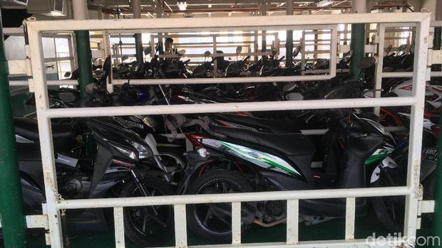Ribuan Pemotor Ikut Mudik Gratis Kemenhub Naik Kapal Laut