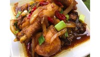 Cara bikinnya yang gampang membuat ayam kecap jadi menu favorit untuk sahur. Bumbu utamanya kecap manis dan saus teriyaki seperti buatan @masakalamarimar ini. Foto: Instagram